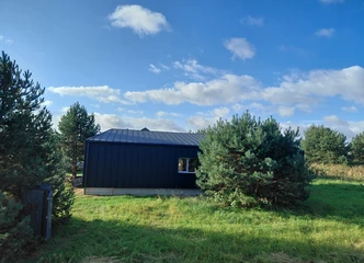 A++ namas prie tvenkinio – tik 59% baigtumo, Jūsų vizija||Energijos klasė A++ ir 15 arų – gamta šalia Vilniaus||Modernus 80 m2 namas: 3 miegamieji, terasa 50 m2||Baigtumas 85% – brangios medžiagos, išmanus planas||Artezinis gręžinys 103 m – Jūsų žemės lobis||Užbaikime Jūsų svajonę iki raktų – individualiai||Tik 7 namai kaimynystėje – išskirtinė vieta auga||Oras-vanduo, rekuperacija – komfortas be kompromisų||Nuo 59% iki raktų – statybas tęsiame kartu su Jumis