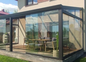 Patvari aliuminio stoginė Jūsų kiemui||Verandų stiklinimas – jokių rūpesčių||Stoginės, tarnausiančios dešimtmečius||Modernios aliuminio sistemos Jūsų namams||Aliuminis nerūdija, nepūva, neskilinėja||Investuokite į ilgaamžiškumą ir grožį